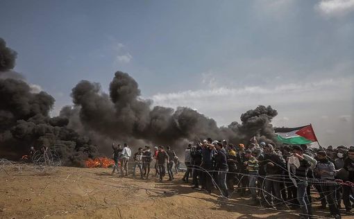 Палестинцы снесли часть заграждений на границе с Газой