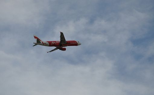 На месте крушения AirAsia найдены два крупных объекта