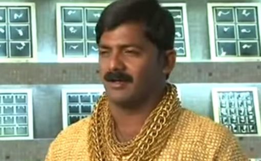 В Индии забили до смерти мужчину в рубашке из золота