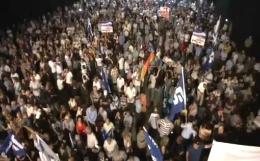 Тысячи собрались в Тель-Авиве, чтобы поддержать Нетаниягу
