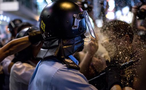 Гонконг: столкновения с полицией – газ и дубинки