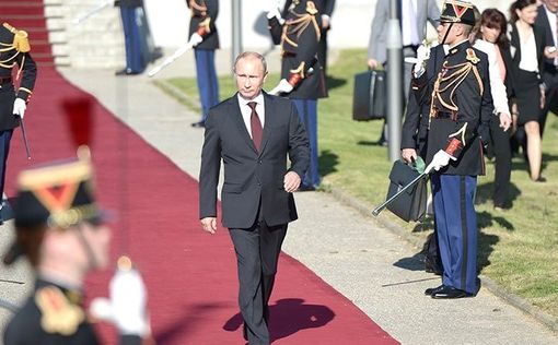 Ушаков назвал цель визита Путина в Париж