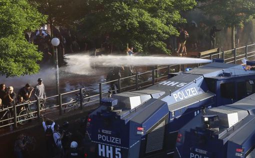 Десятки полицейских пострадали при столкновениях в Гамбурге