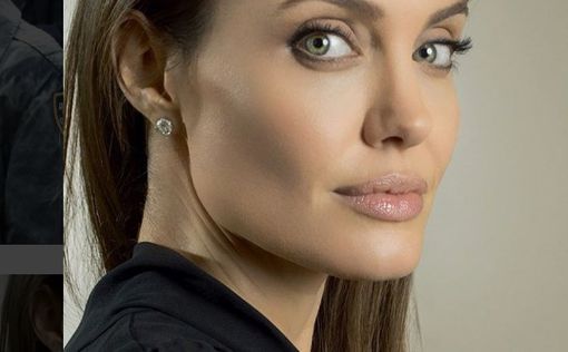 Джоли восхищает соблазнительными образами в новой рекламе