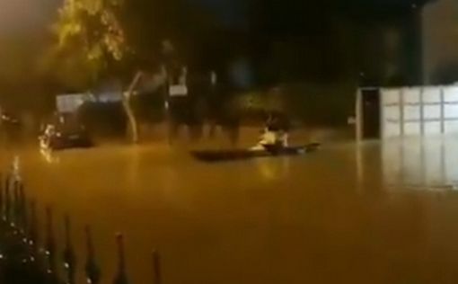Наводнение в Ашкелоне, водителей спасли из затопленных машин