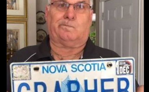 У канадца отобрали номерной знак из-за  фамилии