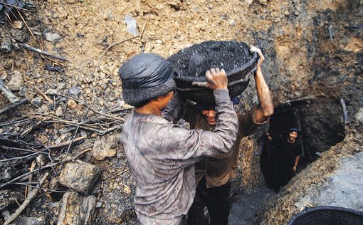 Десятки погибших при пожаре на китайской шахте