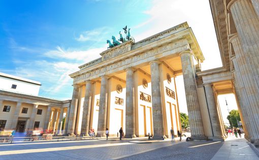 12 мини-памятников жертвам нацизма похищены в Берлине