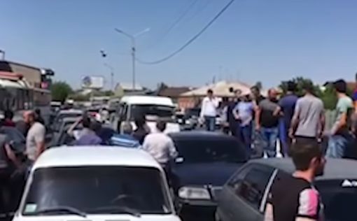 Митингующие заблокировали автотрассы Еревана