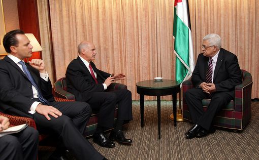 Аббас призывает освободить заключенных террористов