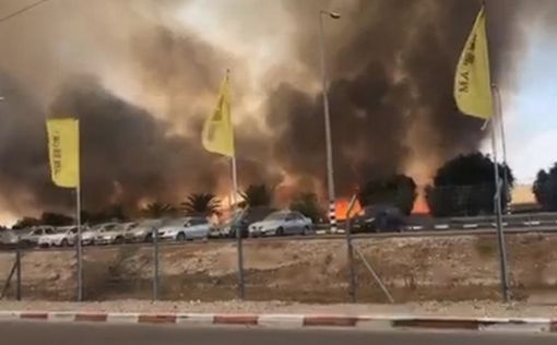 Видео: Сильный пожар в районе колледжа Сапир