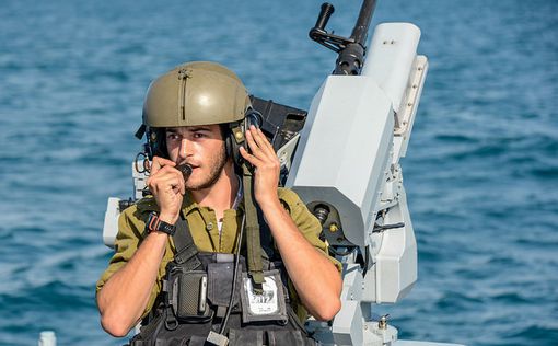 ВМС затопили судно у берегов Газы, команда попрыгала в море