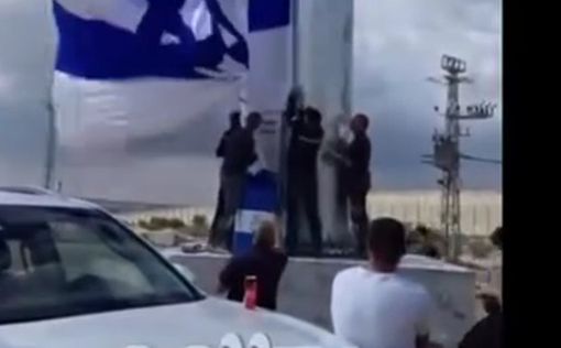 В Нетив-ха-Асара поднят огромный флаг Израиля: видео