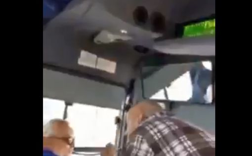 Видео: бешеный пассажир атаковал шофера автобуса в Ришоне