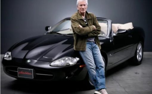 Ричард Гир продает свой роскошный Jaguar, чтобы помочь украинцам