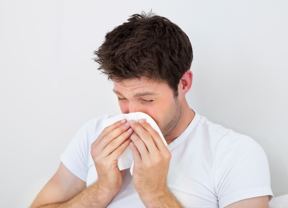 Чихание и насморк без температуры у взрослого: ОРВИ или аллергия?| Синупрет