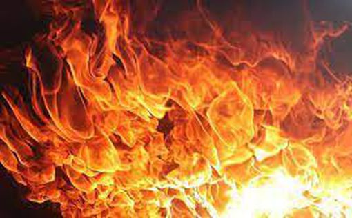 В Хоф-Ашкелон тушат пожар после падения ракеты