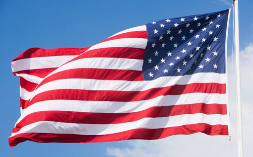 Художники из Германии заменили флаги США