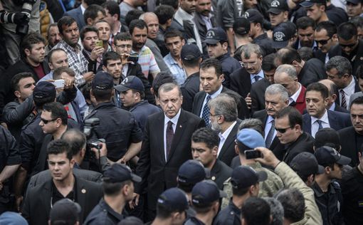 На авто Эрдогана совершено нападение после трагедии на шахте