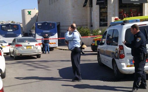 Две арабские школьницы атаковали охранника в Рамла