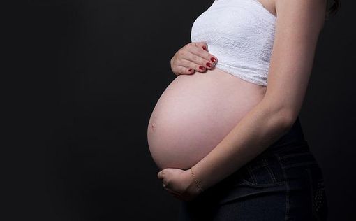 Не знала о беременности: женщина неожиданно родила во время полета