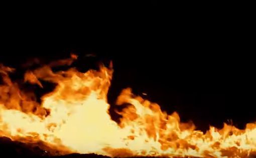 Пожар в Австралии - бочки с химикатами взлетают в воздух