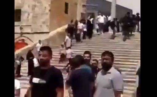 Храмовая гора: толпа аплодирует нападению на полицейского