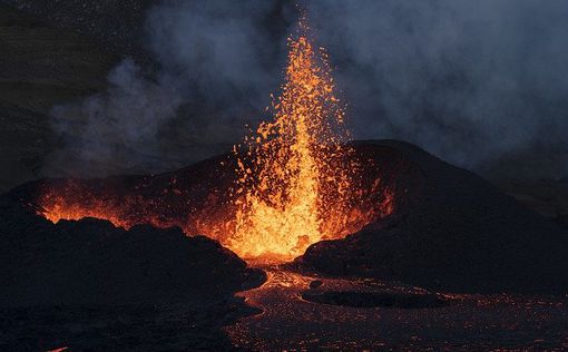 На Гавайях пробуждается самый большой вулкан в мире