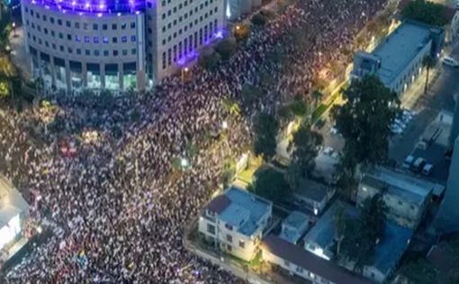 "Десятки тысяч" на улице Каплан требуют немедленных выборов