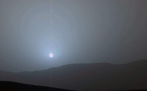Марсоход показал видео пустынного заката над Марсом