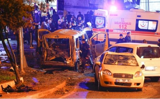 В результате атак в Стамбуле убиты десятки людей