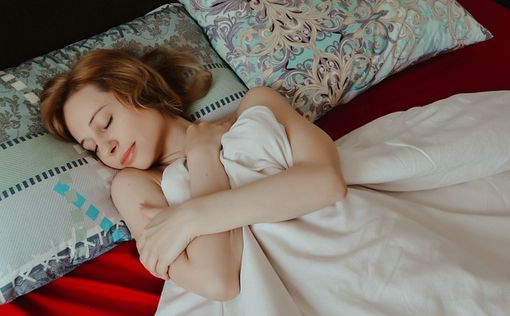 Как уснуть и отдохнуть в сильную жару без кондиционера: простые советы