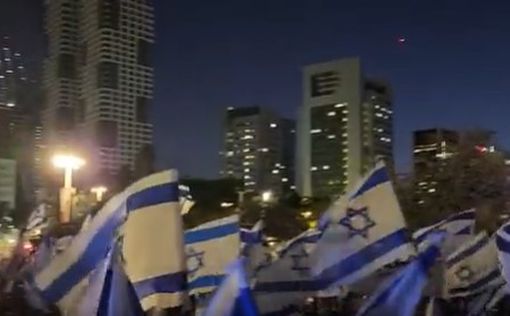 Демонстранты правого крыла перекрыли шоссе Аялон в Тель-Авиве