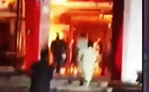 В Пакистане пропалестинские демонстранты подожгли KFC