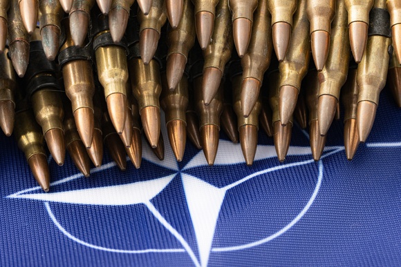 Столтенберг: Страны НАТО готовы дать Украине больше оружия
