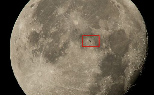 В NASA показали МКС на фоне полной Луны