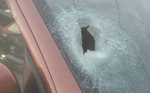 Каменный террор в Хавара: повреждены автомобили