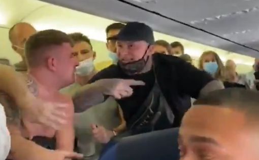 Видео: драка на борту самолета из-за отсутствия масок