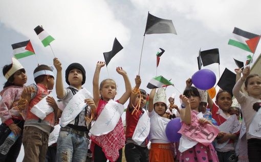 Палестинцы вышли на улицы в честь годовщины "катастрофы"