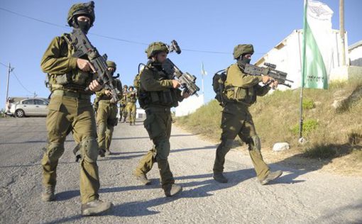 Два палестинца открыли огонь и были убиты в Каландии