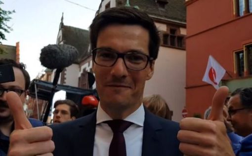 Германия: новому мэру сломали нос и выбили зуб