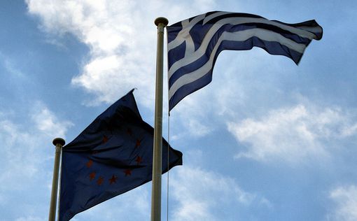 Банки Греции на неделю приостановили свою деятельность