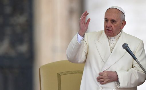 Ватикан отстранил "епископа-транжиру"