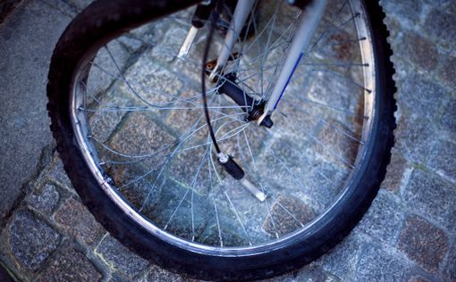 Тель-Авив: автомобиль сбил двух велосипедисток