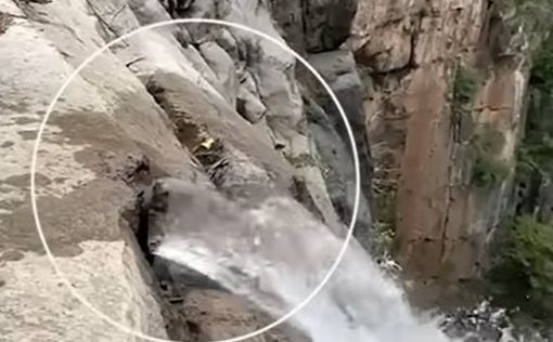 Самый высокий водопад Китая тек из трубы
