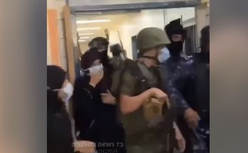 Силы безопасности ПА пытаются арестовать раненого Абу Шуджаа
