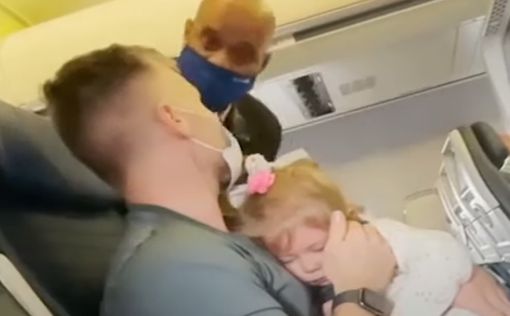 В США семью сняли с авиарейса из-за ребёнка без маски