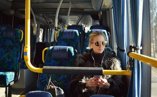 Коронавирус: в Израиле запретили стоять в автобусах