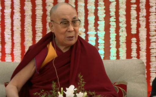 Далай-Лама рассказал, как заставить полицейских смеяться