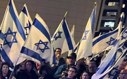 "Бабушки за демократию": в Тель-Авиве прошла акция протеста пожилых людей